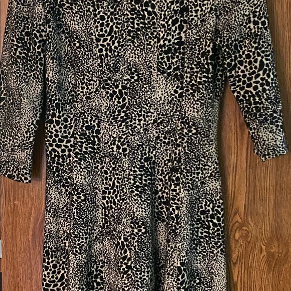 Taylor dress.  Gray/black snow leopard pattern Size 10. - Picture 6 of 13